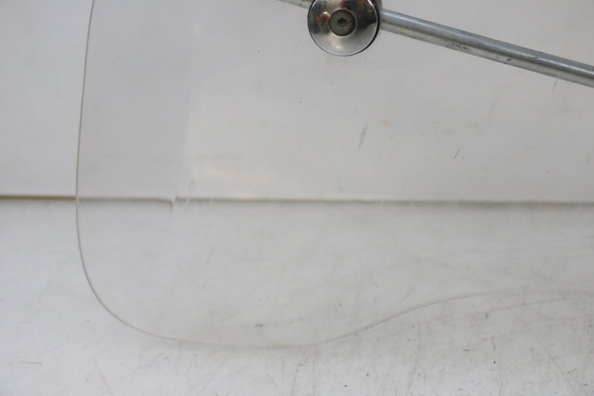 photo de PARE BRISE PIAGGIO VESPA GTS SUPER IE 125 (2009 - 2016) - Zoom qualité