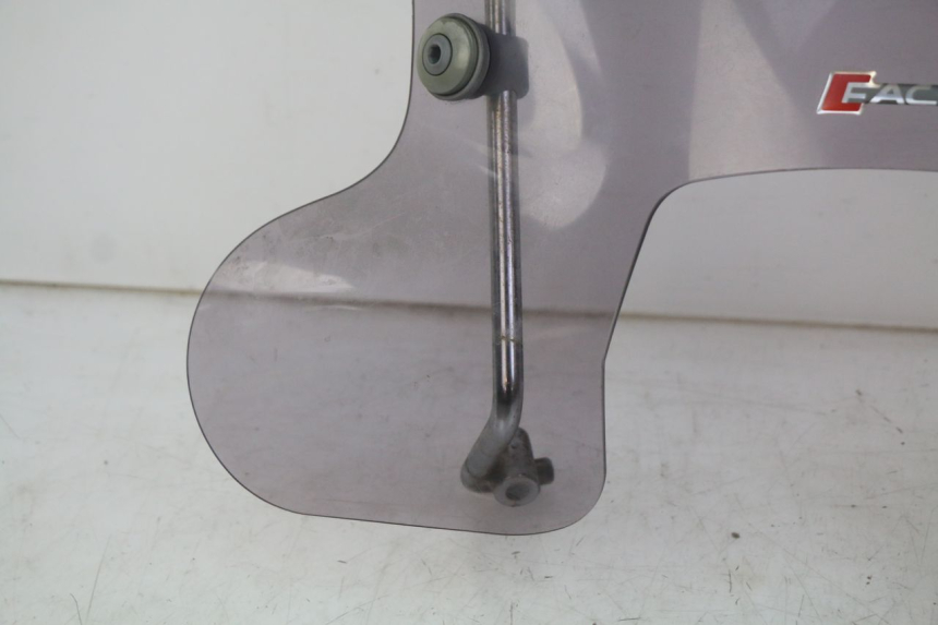 photo de PARE BRISE PIAGGIO VESPA SPRINT 2T 50 (2014 - 2018) - Zoom composants