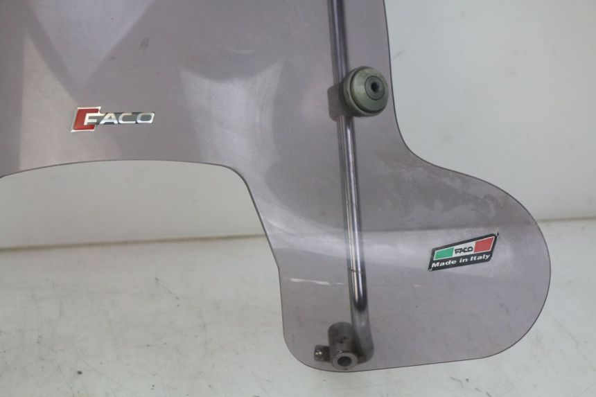 photo de PARE BRISE PIAGGIO VESPA SPRINT 2T 50 (2014 - 2018) - Photo complémentaire