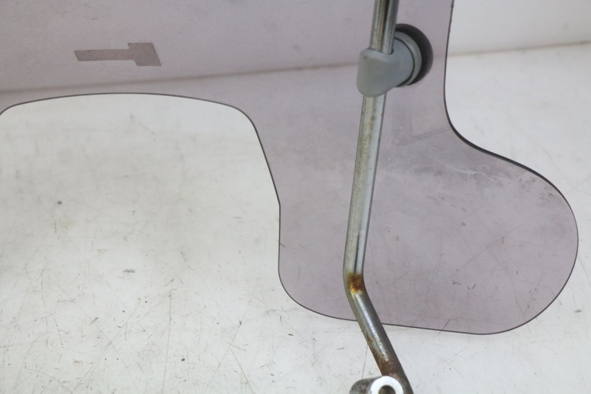 photo de PARE BRISE PIAGGIO VESPA SPRINT 2T 50 (2014 - 2018) - Zoom état d’usage