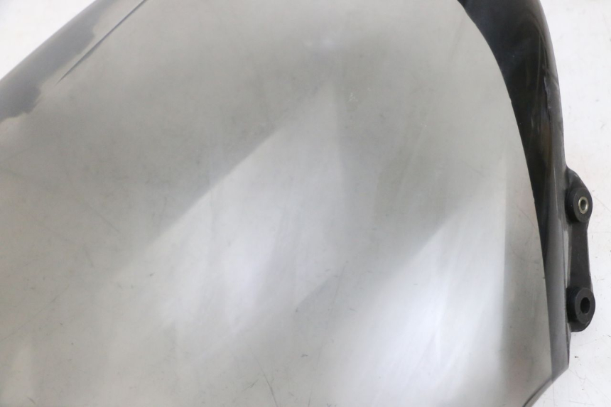 photo de PARE BRISE PIAGGIO X8 125 (2004 - 2007) - Gros plan technique