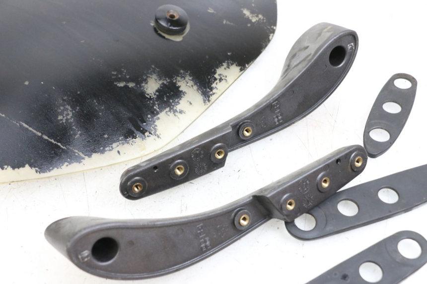 photo de PARE BRISE PIAGGIO X9 125 (2000 - 2003) - Gros plan technique