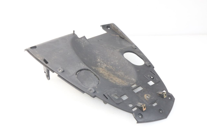 photo de PASSAGE ROUE ARRIERE KYMCO AGILITY CITY 4T 50 (2008 - 2016) - Gros plan technique