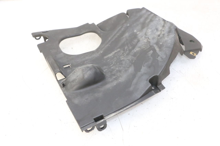 photo de PASSAGE ROUE ARRIERE KYMCO AGILITY NAKED RENOUVO 2T 50 (2011 - 2018) - Gros plan technique