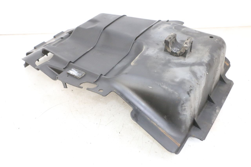 photo de PASSAGE ROUE ARRIERE SUZUKI BURGMAN 650 (2013 - 2020) - Autre angle de vue