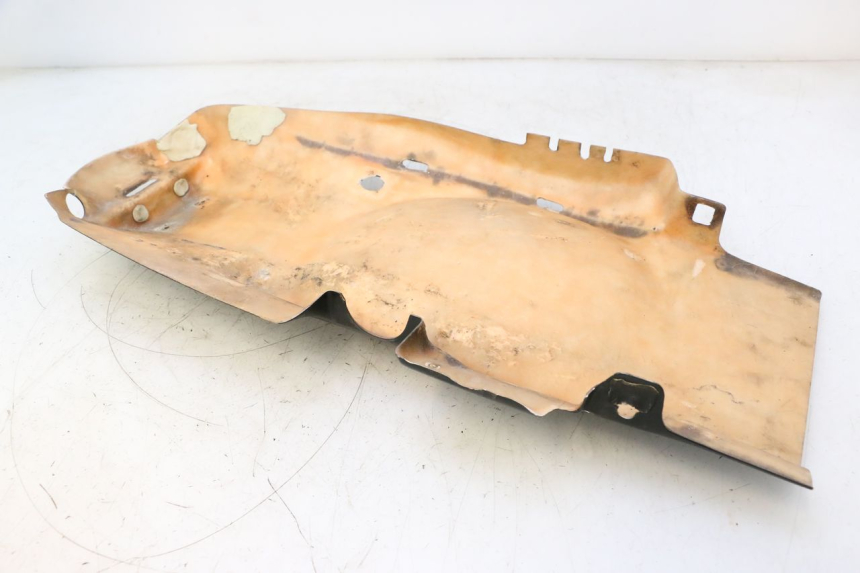 photo de PASSAGE ROUE ARRIERE HONDA CB F HORNET 600 (2005 - 2006) - Gros plan technique