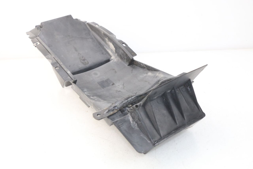 photo de PASSAGE ROUE ARRIERE HYOSUNG COMET GTR 125 (2007 - 2014) - Autre angle de vue