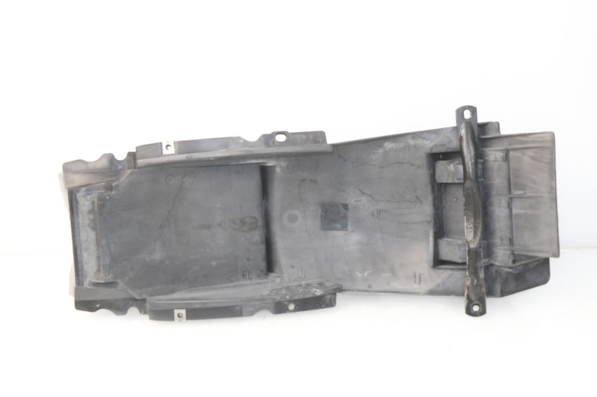 photo de PASSAGE ROUE ARRIERE HYOSUNG COMET GTR 125 (2007 - 2014) - Gros plan technique