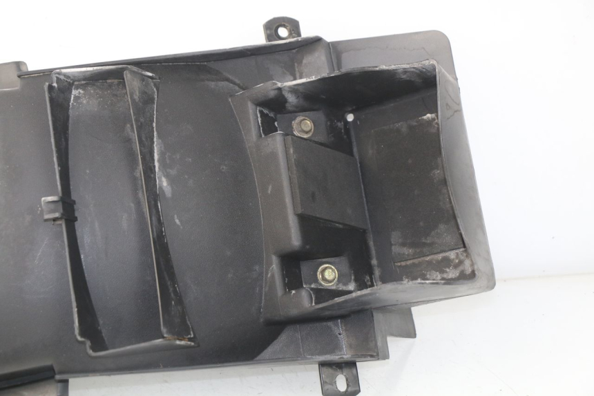 photo de PASSAGE ROUE ARRIERE HYOSUNG COMET GTR 125 (2007 - 2014) - Points de fixation