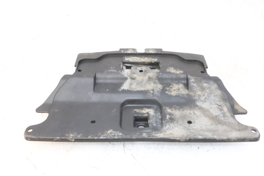 photo de PASSAGE ROUE ARRIERE KYMCO GRAND DINK 125 (2008 - 2014) - Autre angle de vue