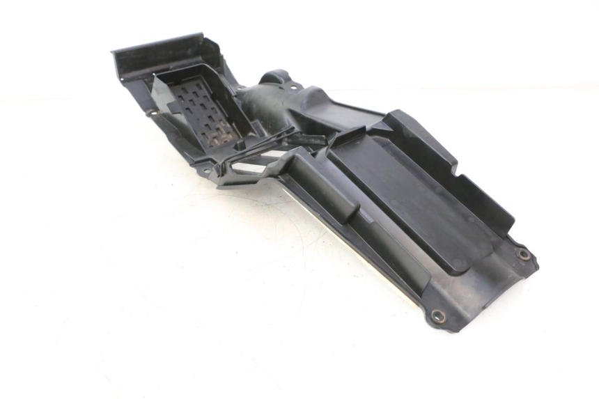 photo de PASSAGE ROUE ARRIERE SUZUKI GSR 600 (2005 - 2012) - Vue d’ensemble