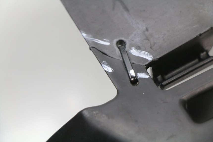 photo de PASSAGE ROUE ARRIERE SUZUKI GSX-R GSXR 600 (2008 - 2010) - Gros plan technique