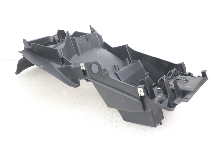 photo de PASSAGE ROUE ARRIERE MOTO GUZZI NORGE 8V GT 1200 (2011 - 2016) - Gros plan technique