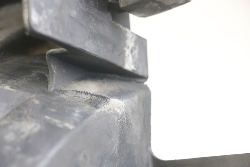 photo de PASSAGE ROUE ARRIERE HONDA NTV DEAUVILLE 650 (1998 - 2001) - Détail de la pièce