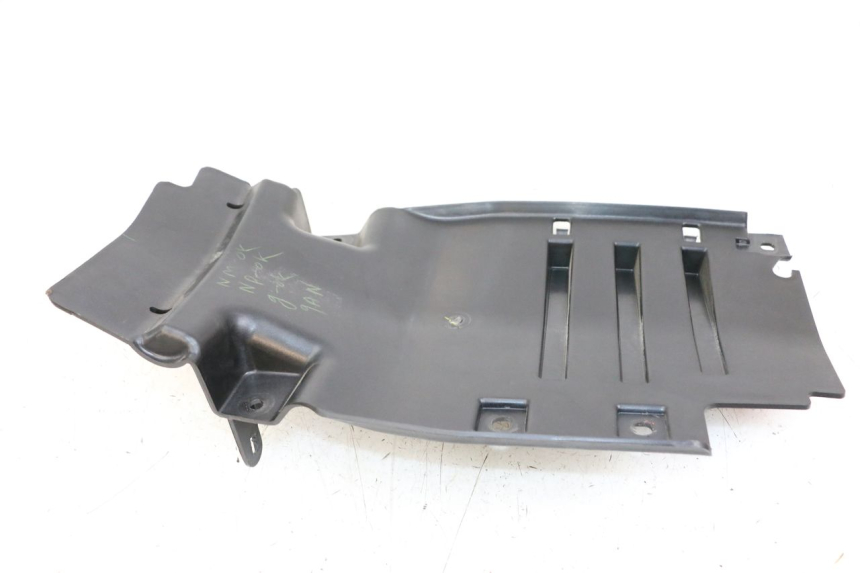 photo de PASSAGE ROUE ARRIERE ROYAL ENFIELD CONTINENTAL GT 650 (2019 - 2024) - Vue principale