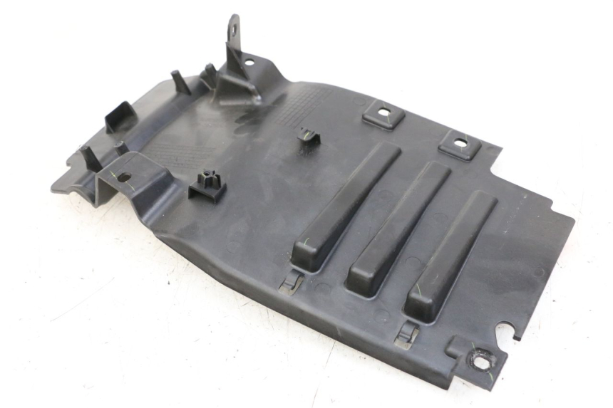 photo de PASSAGE ROUE ARRIERE ROYAL ENFIELD CONTINENTAL GT 650 (2019 - 2024) - Gros plan technique