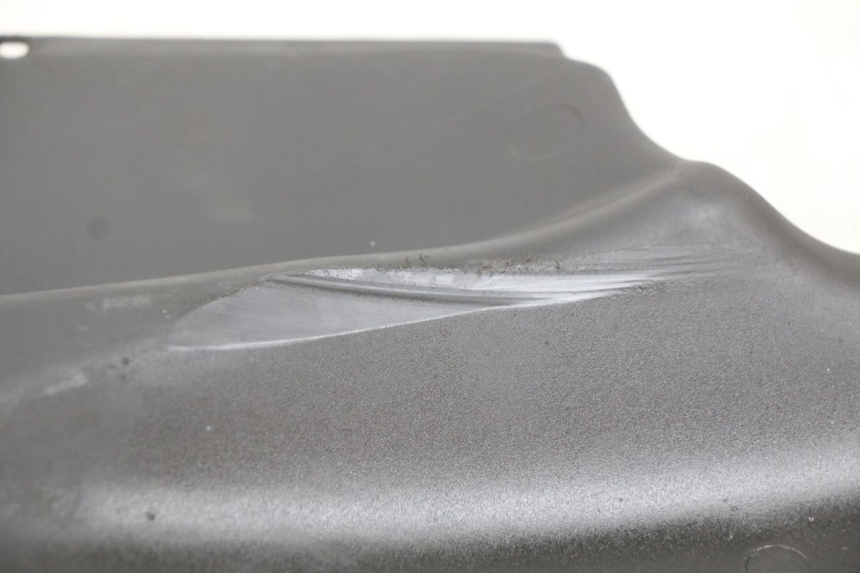 photo de PASSAGE ROUE ARRIERE APRILIA SCARABEO LIGHT 125 (2007 - 2011) - Détail de la pièce