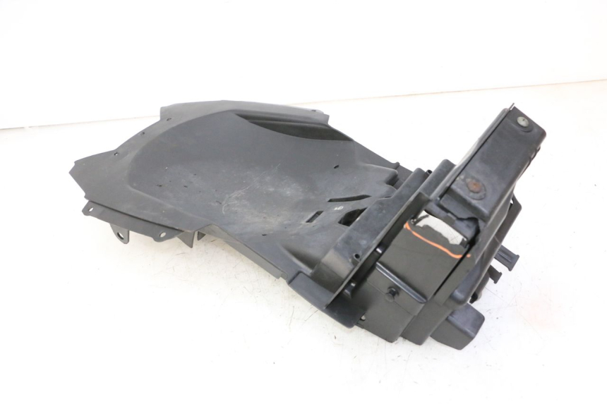 photo de PASSAGE ROUE ARRIERE SUZUKI SV S 650 (2003 - 2009) - Détail de la pièce