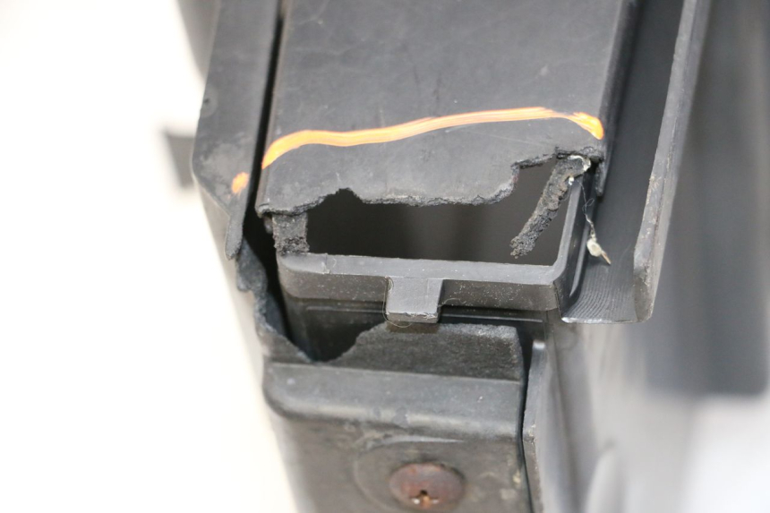 photo de PASSAGE ROUE ARRIERE SUZUKI SV S 650 (2003 - 2009) - Gros plan technique