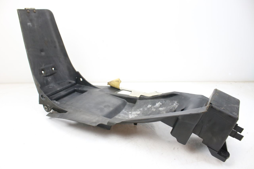 photo de PASSAGE ROUE ARRIERE YAMAHA TDR DELTABOX 125 (1997 - 2003) - Gros plan technique