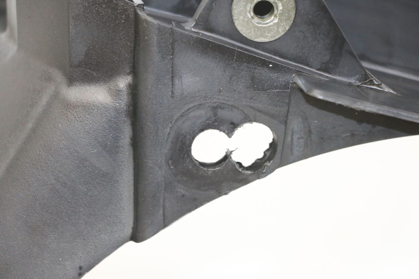 photo de PASSAGE ROUE ARRIERE YAMAHA TDR DELTABOX 125 (1997 - 2003) - Gros plan technique