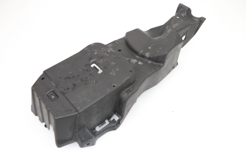 photo de PASSAGE ROUE ARRIERE TRIUMPH STREET TRIPLE 675 (2007 - 2012) - Zoom état d’usage