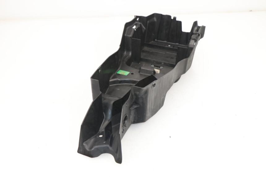 photo de PASSAGE ROUE ARRIERE TRIUMPH STREET TRIPLE 675 (2007 - 2012) - Gros plan technique