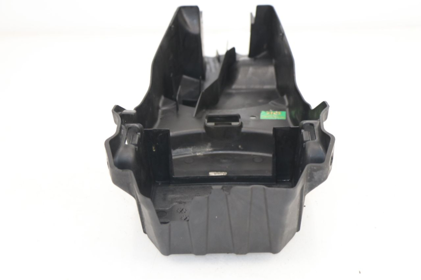 photo de PASSAGE ROUE ARRIERE TRIUMPH STREET TRIPLE 675 (2007 - 2012) - Points de fixation