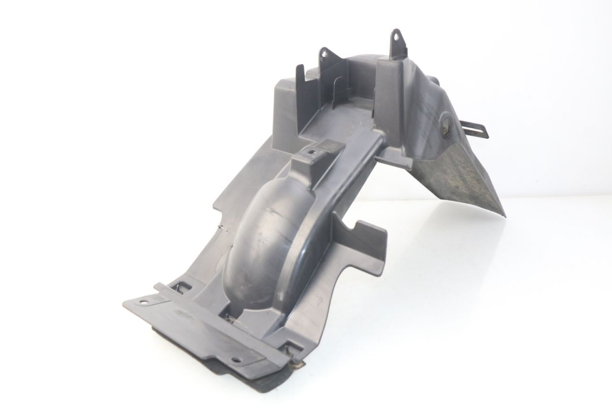 photo de PASSAGE ROUE ARRIERE SUZUKI UC EPICURO 125 (1999 - 2003) - Gros plan technique