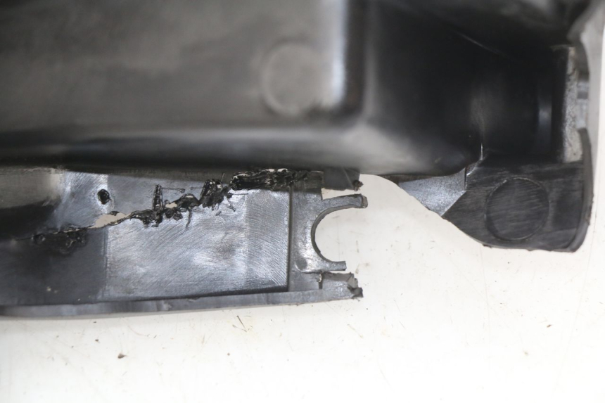 photo de PASSAGE ROUE ARRIERE HONDA VFR FI RC46 800 (1998 - 2001) - Détail de la pièce