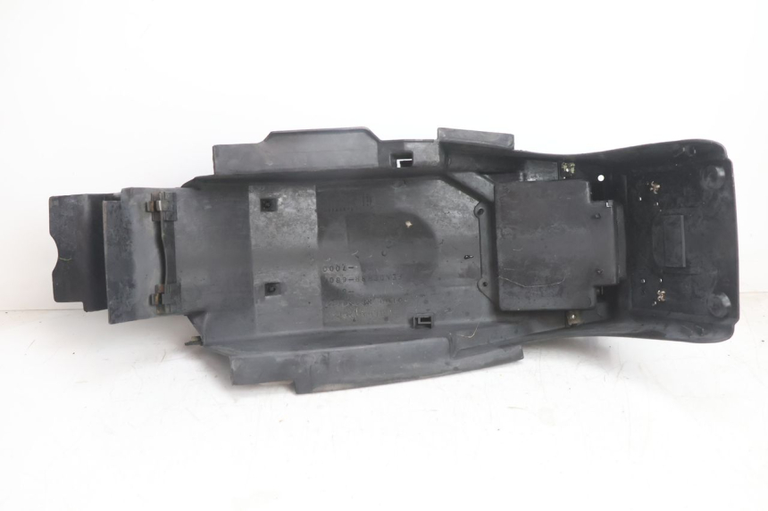 photo de PASSAGE ROUE ARRIERE HONDA VFR FI RC46 800 (1998 - 2001) - Points de fixation