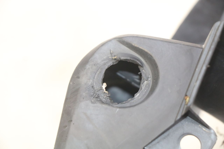 photo de PASSAGE ROUE ARRIERE HONDA VISION NSC R 50 (2013 - 2015) - Détail de la pièce