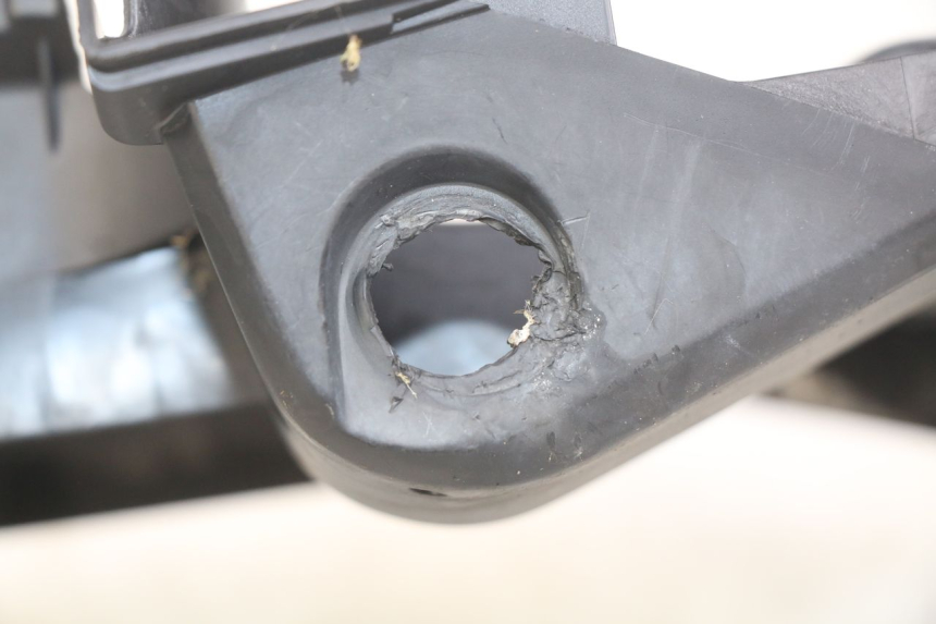 photo de PASSAGE ROUE ARRIERE HONDA VISION NSC R 50 (2013 - 2015) - Autre angle de vue