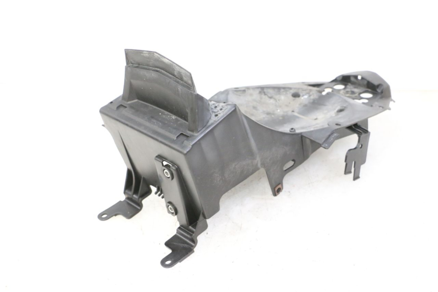 photo de PASSAGE ROUE ARRIERE YAMAHA XJ6 ABS 600 (2008 - 2016) - Gros plan technique