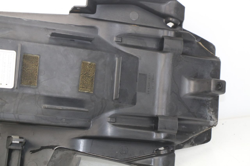 photo de PASSAGE ROUE ARRIERE HONDA XLV VARADERO 125 (2000 - 2006) - Pièce contrôlée