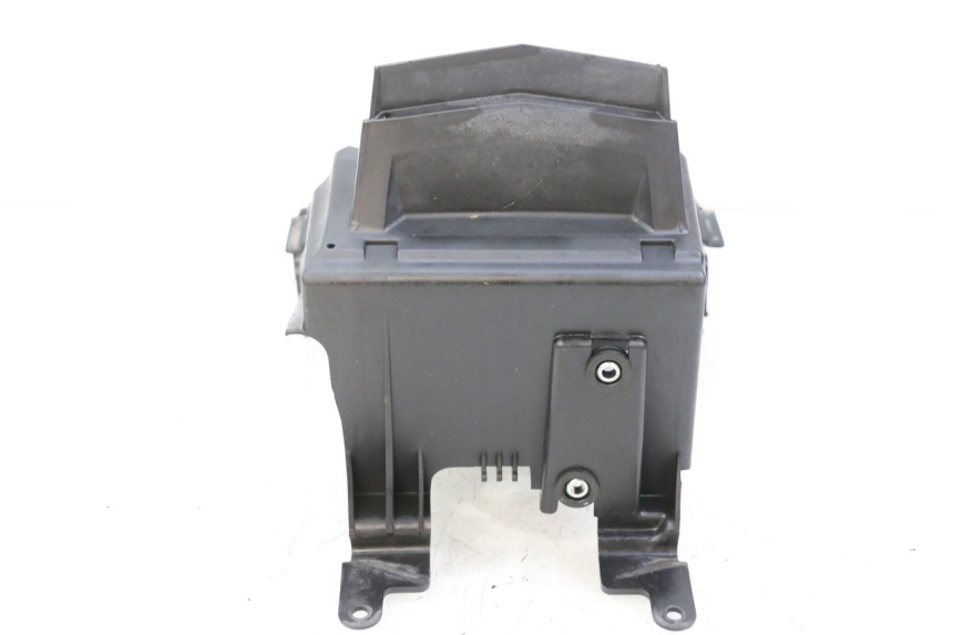 photo de PASSAGE ROUE ARRIERE YAMAHA XJ6 600 (2008 - 2016) - Gros plan technique