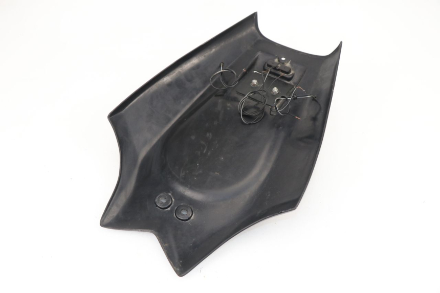 photo de PASSAGE ROUE ARRIERE YAMAHA YZF R 125 (2008 - 2013) - Gros plan technique