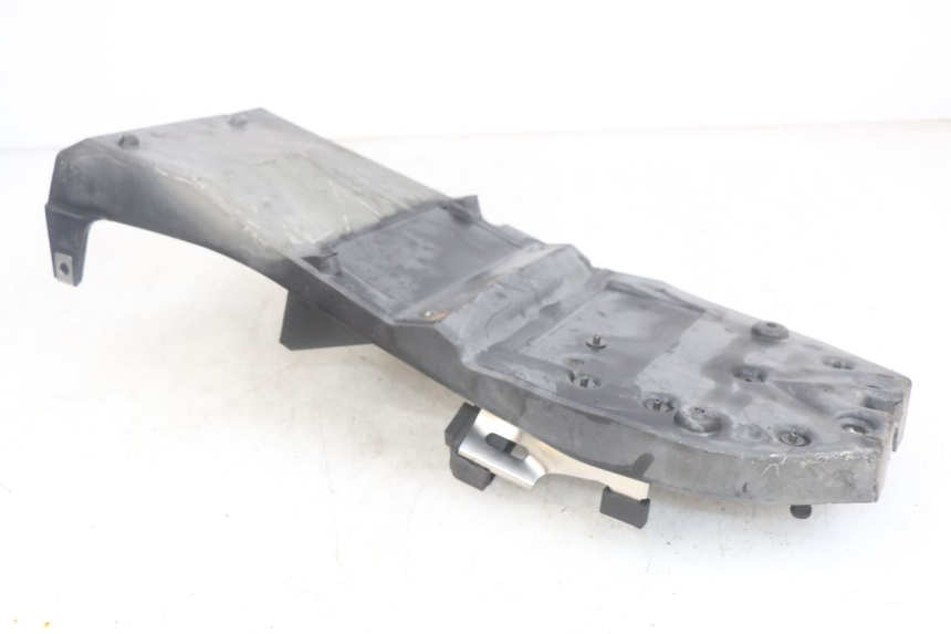 photo de PASSAGE ROUE ARRIERE KAWASAKI Z 750 (2007 - 2013) - Gros plan technique