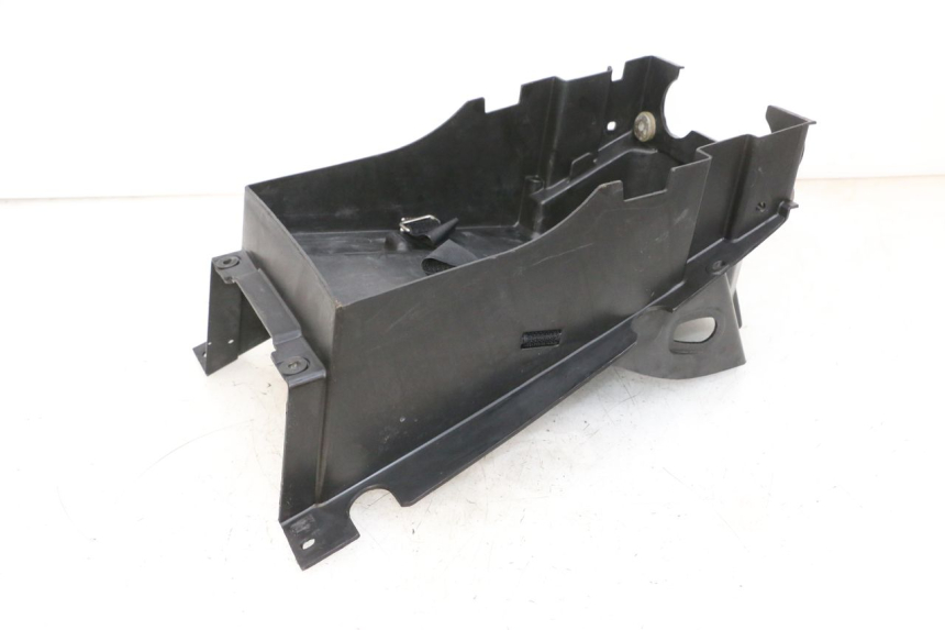 photo de PASSAGE ROUE ARRIERE KAWASAKI ZR 7 750 (1999 - 2004) - Gros plan technique