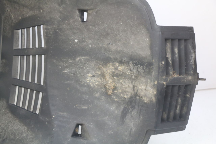 photo de PASSAGE ROUE AVANT PEUGEOT CITYSTAR 125 (2011 - 2017) - Points de fixation