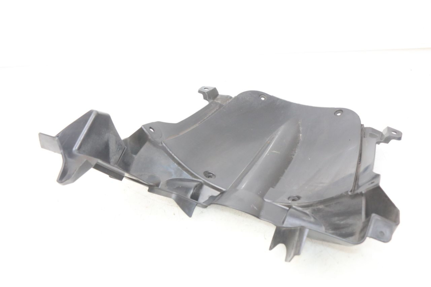 photo de PASSAGE ROUE AVANT SUZUKI SIXTEEN 125 (2008 - 2010) - Autre angle de vue