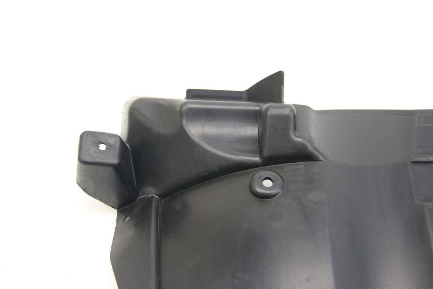 photo de PASSAGE ROUE AVANT SUZUKI SIXTEEN 125 (2008 - 2010) - Autre angle de vue