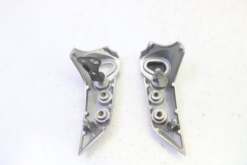 photo de PATTE PHARE YAMAHA FZ6 N FAZER 600 (2004 - 2006) - Autre angle de vue