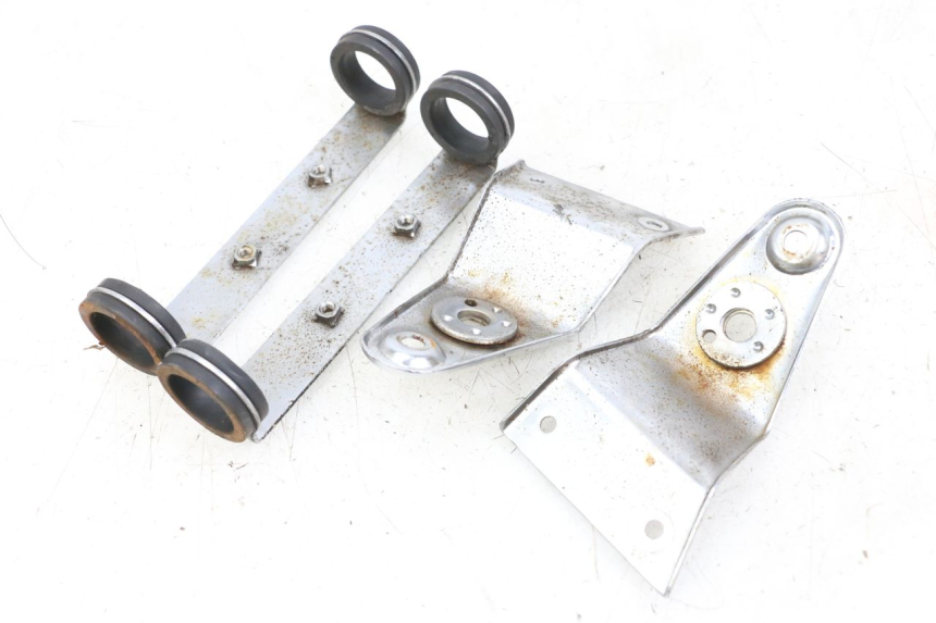 photo de PATTE PHARE HYOSUNG GF 125 (2001 - 2005) - Détail de la pièce