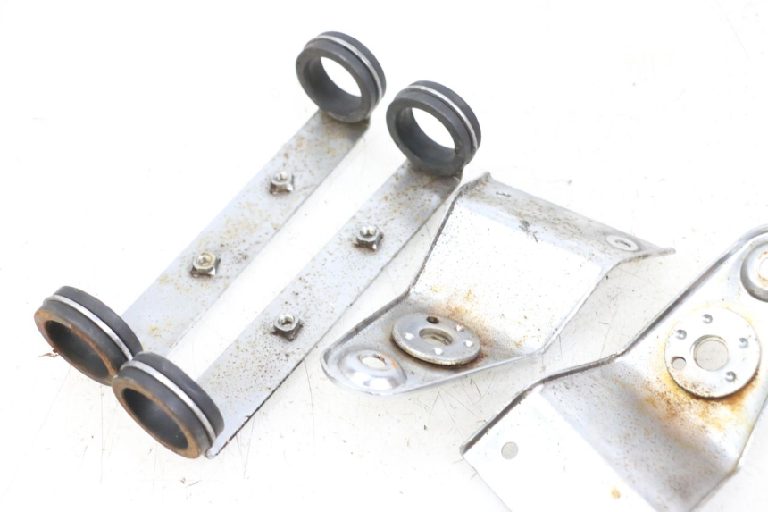 photo de PATTE PHARE HYOSUNG GF 125 (2001 - 2005) - Zoom état d’usage