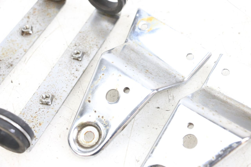 photo de PATTE PHARE HYOSUNG GF 125 (2001 - 2005) - Points de fixation