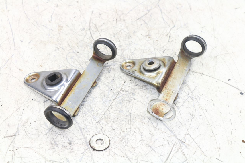 photo de PATTE PHARE SUZUKI GN 125 (1997 - 2000) - Détail de la pièce