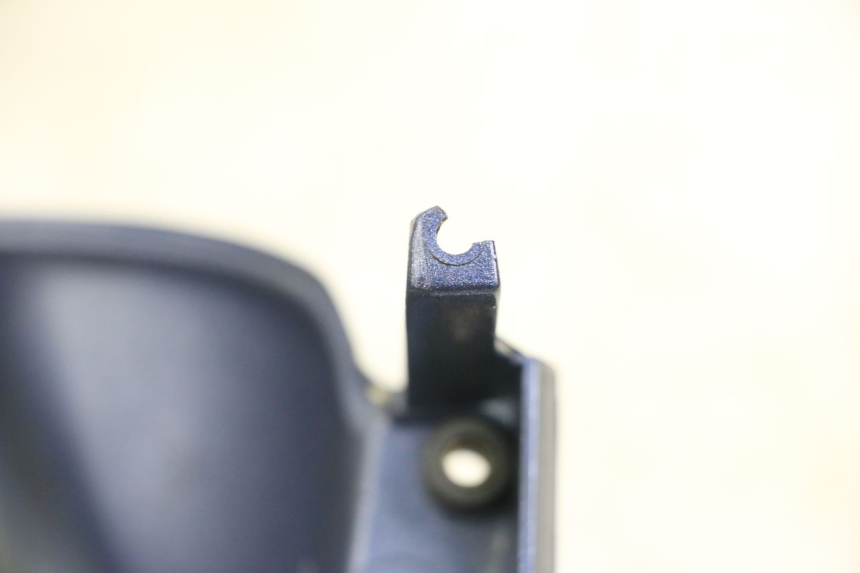 photo de PATTE PHARE APRILIA SCARABEO GT 125 (1999 - 2007) - Gros plan technique