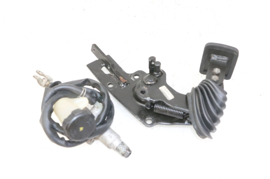 photo de PEDALE DE FREIN  PIAGGIO IE MP3 YOURBAN 300 (2011 - 2016) - Détail de la pièce