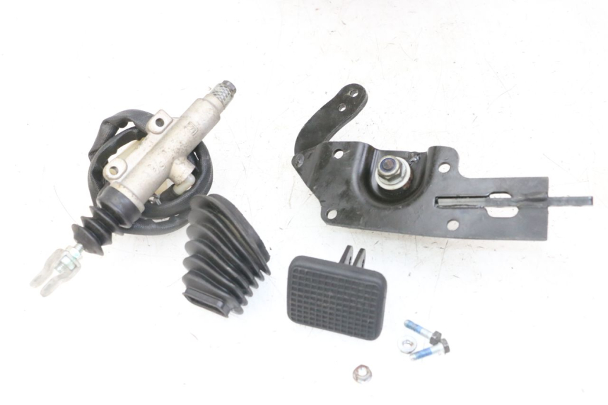 photo de PEDALE DE FREIN  PIAGGIO IE MP3 YOURBAN 300 (2011 - 2016) - Autre angle de vue